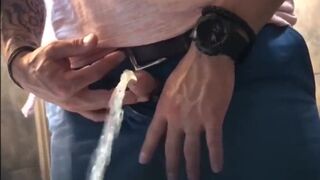 Men pissing in the nightclub - 4 image