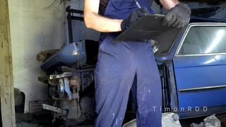 Auto mechanic TimonRDD discovered a rubber booty in the clients car and drilled her hard - 2 image