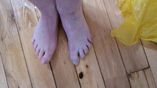 Pissing in yesterdays pants, on my pubes and hairy body and on my feet