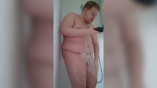 Undressed man sings in the shower - 5 image