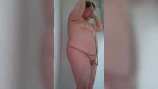 Undressed man sings in the shower - 7 image