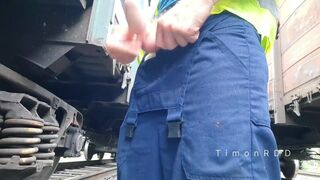 Railway worker TimonRDD discovered a used fucking-rubber and added his jism there - 4 image