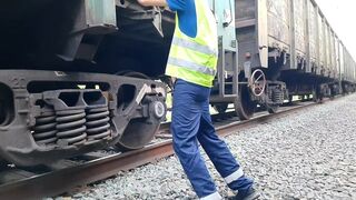 Railway worker TimonRDD discovered a used fucking-rubber and added his jism there - 7 image