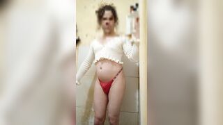 Carol vittar charming in red pants - 7 image