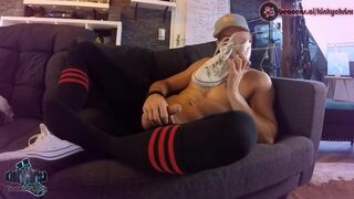 KinkyChrisX puts on leggings, sniffs sneakers and cums on his socks - 11 image