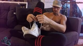 KinkyChrisX puts on leggings, sniffs sneakers and cums on his socks - 9 image