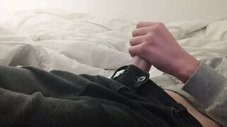 InexperiencedcockSunny CUM in Bed - 1 image