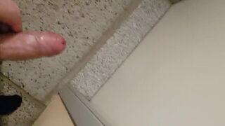 Masturbate in the stairwell - 2 image