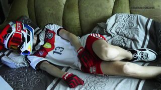 Gearhead in mxhelmet jerks off in the morning - 1 image