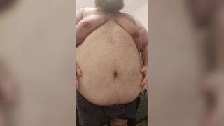 Massive 550lb Superchub jacks off - 4 image
