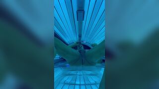 Smooth muscle hunk stripping and stroking in tanning room - 8 image