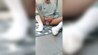 CUMMING ON THE BALCONY