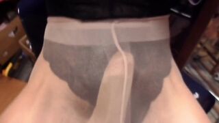 Stroking cock in Fabiani Seidenglanz 20 pantyhose in Muschel