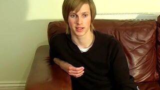 Feminine gay Mike Andrews masturbates solo after interview - 3 image