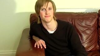 Feminine gay Mike Andrews masturbates solo after interview - 5 image