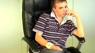 Nubile British amateur Liam T jerks off and cums solo - 4 image