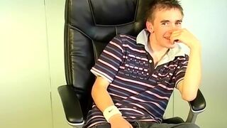 Nubile British amateur Liam T jerks off and cums solo - 6 image