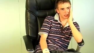 Nubile British amateur Liam T jerks off and cums solo - 7 image