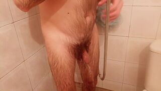 Hairy Earl takes a shower - 14 image