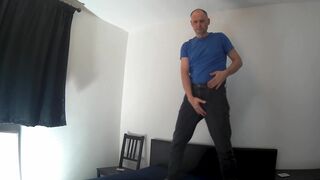 Kudoslong striptease and spurting cum