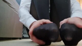 Horny office crossdresser fingers ass in pantyhose - 10 image