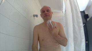 Kudoslong in the shower shaves his body and cock the wanks - 4 image