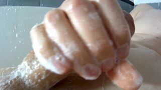Kudoslong is naked in the bath and wanks his soapy cock - 10 image