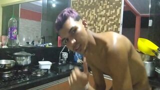 Pantaneiro washing dishes naked