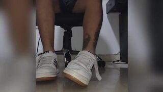 Student shows his FEET while in virtual classes - 2 image