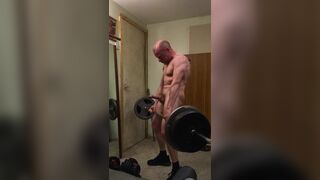 Muscular guy turns himself on doing nude weightlifting. - 12 image