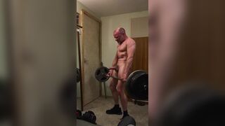 Muscular guy turns himself on doing nude weightlifting. - 2 image
