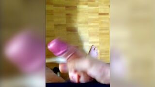 Amateur hung guy wanking his big cock n shooting a big load - 2 image