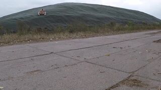 Nude on the plate path cumshot