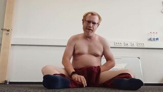 Wearing high slit harem pants while wanking - 9 image