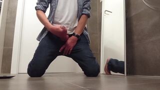 blue jeans barefoot hard hands free quick wank mask - 15 image