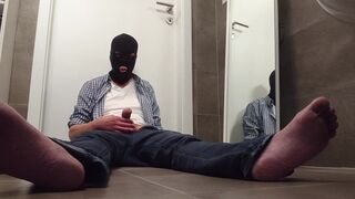 blue jeans barefoot hard hands free quick wank mask - 7 image