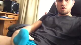 Straight stud strokes off big dick - 4 image