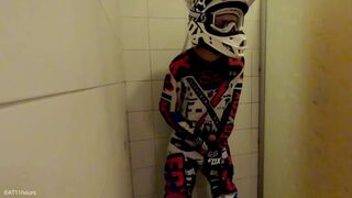 18 years Old boy take a shower in MX gear and jerk off - 1 image