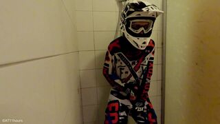 18 years Old boy take a shower in MX gear and jerk off - 11 image