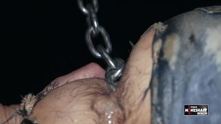 FFist at Mineshaft-Berlin2 the chain.