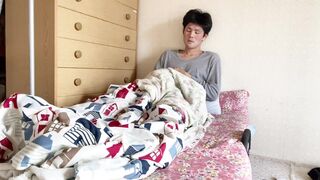 A horny morning scene of a perverted Japanese amateur male. - 5 image