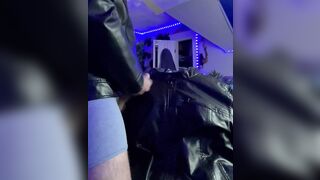 Leather dude fucks his leather jacket and cums - 1 image