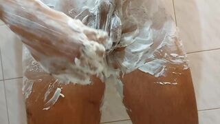 Big Sexy Guy Lathers his Juicy Ass with Foam and Jerks off