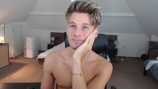 Blond stud with large weenie cam - 4 image