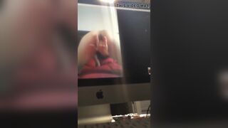 Chilean sends a monumental handjob on webcam