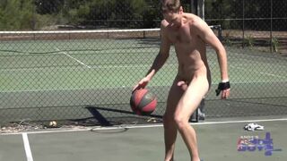 Australian Man Nick Cant Live Without to acquire Nude in Public during the time that Exercising in Full View - 1 image