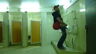 Str8 guy stroke in public toilet - 2 image