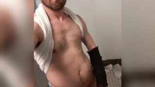 Str8 boy plays with himself at work - 1 image