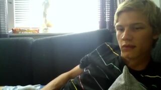 Blond Skater Wanking on Cam - 1 image