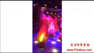 Chinese gay gold master called a group of 20-year-old straight male master ducks to dance naked - 3 image